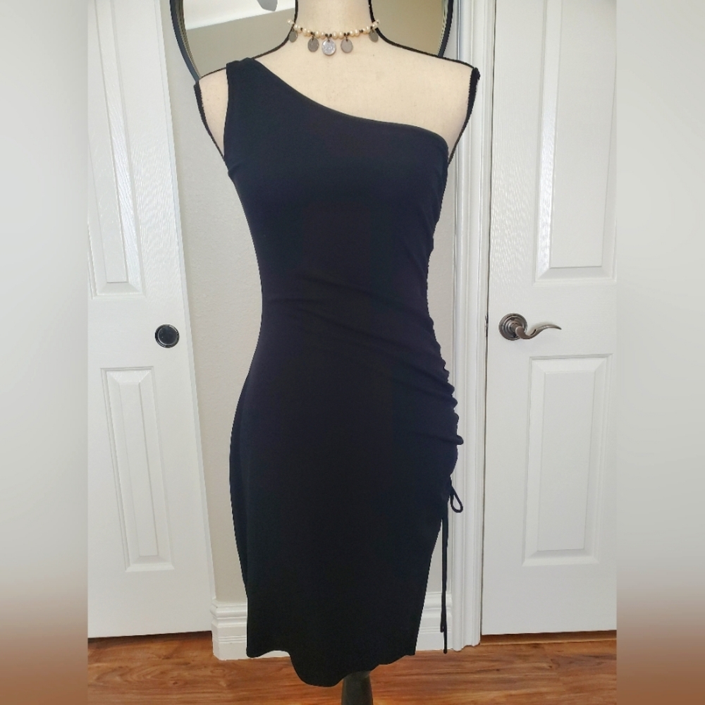 LAUNDRY BY SHELLI SEGAL ONE SHOULDER SIZE 4 BLACK DRESS PERFECT CONDITION!